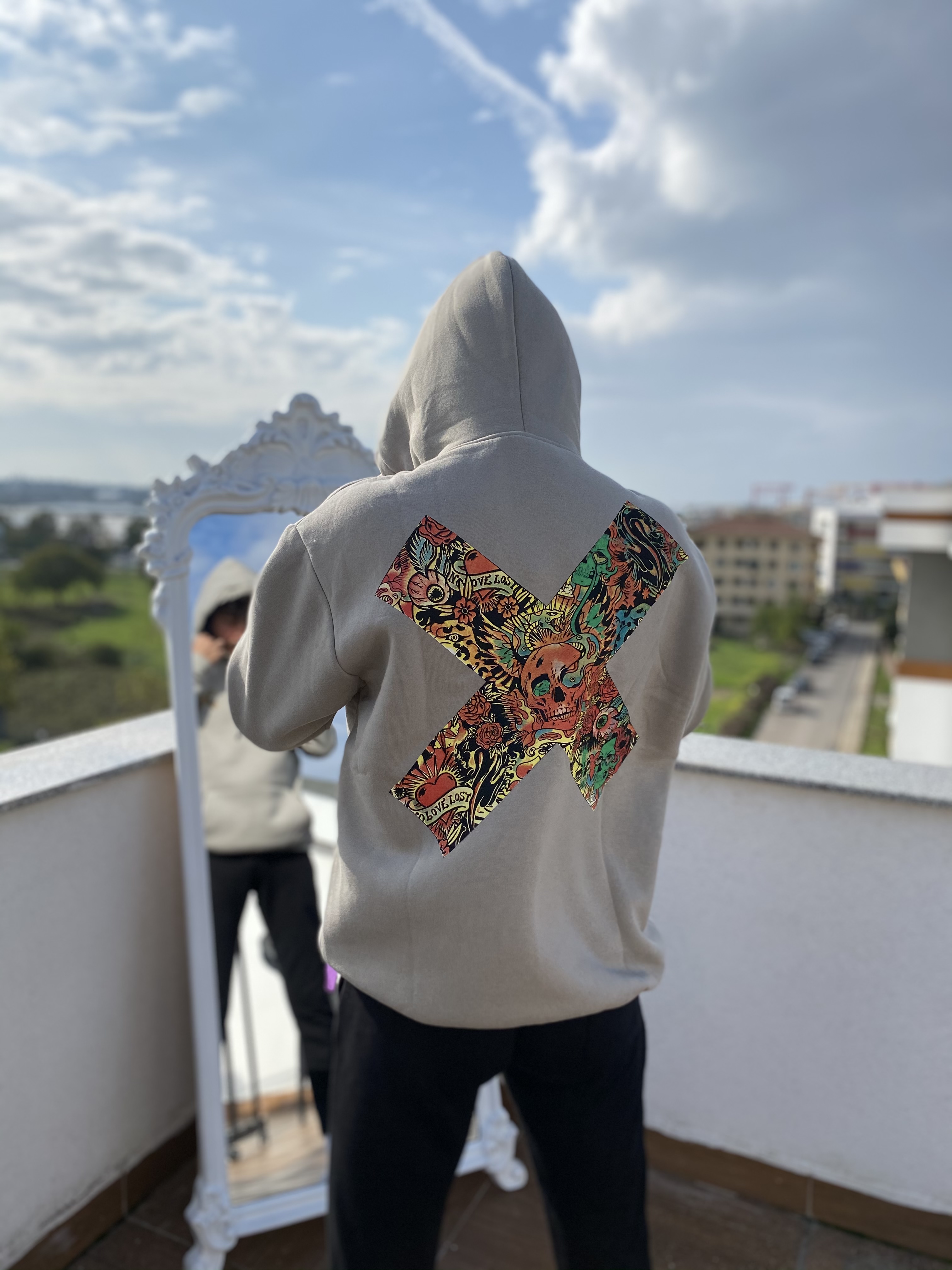Sweatshirt